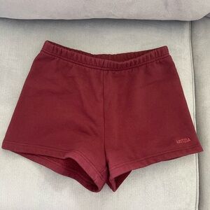 Aritzia Cozy Sweatfleece Perfect Fit Shorts size small in Burgundy